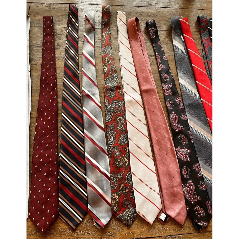 Vintage Mens Neck Ties LOT OF 22 - Van Heusen, Wembley, Damon & More Classic